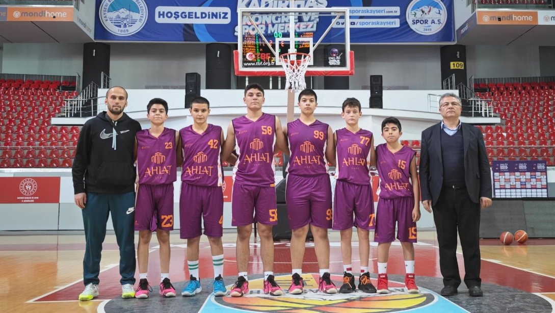 Şehit Cennet Yiğit Ortaokulu basketbol takımımız, okul sporları turnuvasında, çıktığı ilk maçtan galibiyetle ayrıldı. 
