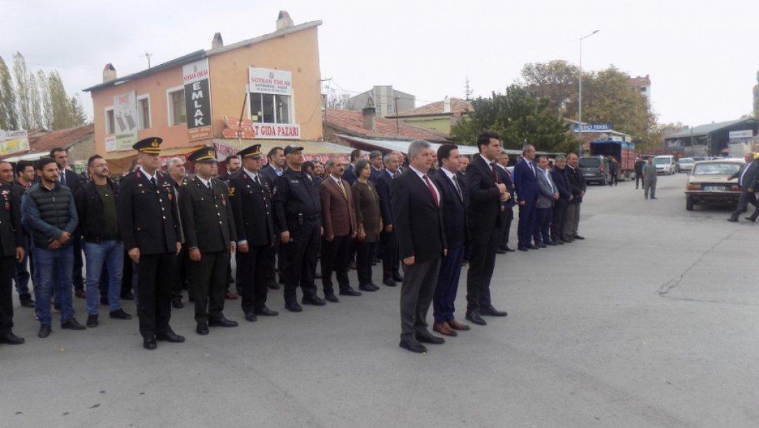 29 Ekim Cumhuriyet Bayramı  Etkinlikleri  Atatürk Anıtına Çelenk Sunumu ile Başladı