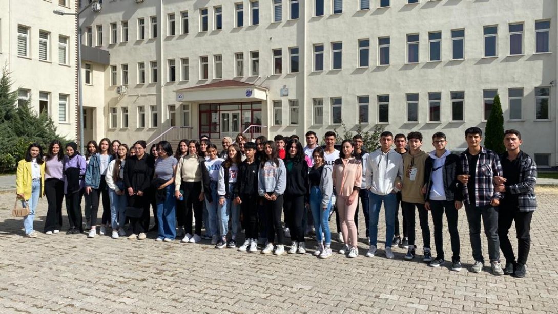 Bünyan Anadolu Lisesi 12. Sınıf Öğrencileri Erciyes Üniversitesine Gezi Düzenledi.