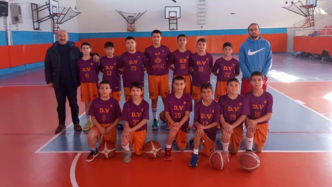 İlçe Milli Eğitim Müdürümüz Sn. İlker Akdoğan, Şehit Cennet Yiğit Ortaokulumuzun Basketbol Takımının antrenmanını izlediler.