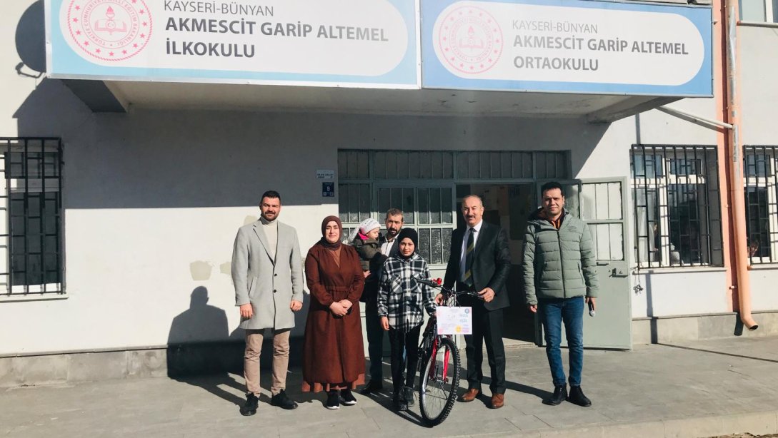Akmescit Garip Altemel İlk/Ortaokulu'nu ziyaret