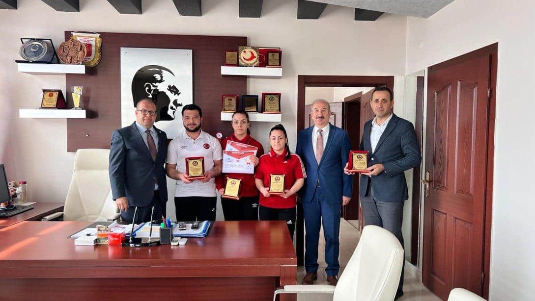 Türkiye Halter Şampiyonu Öğrencilerimizden Kaymakamımıza Ziyaret