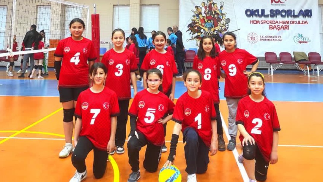 Okul Sporları Voleybol Minik Kız İl Müsabakalarında Atatürk İlkokulu Voleybol Takımımızın Başarısı