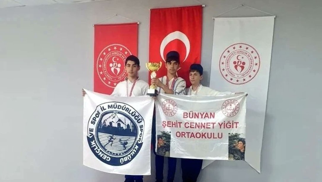 İlçemiz Şehit Cennet Yiğit Ortaokulu, Geleneksel Türk Okçuluğu Müsabakalarından Derece İle Döndü