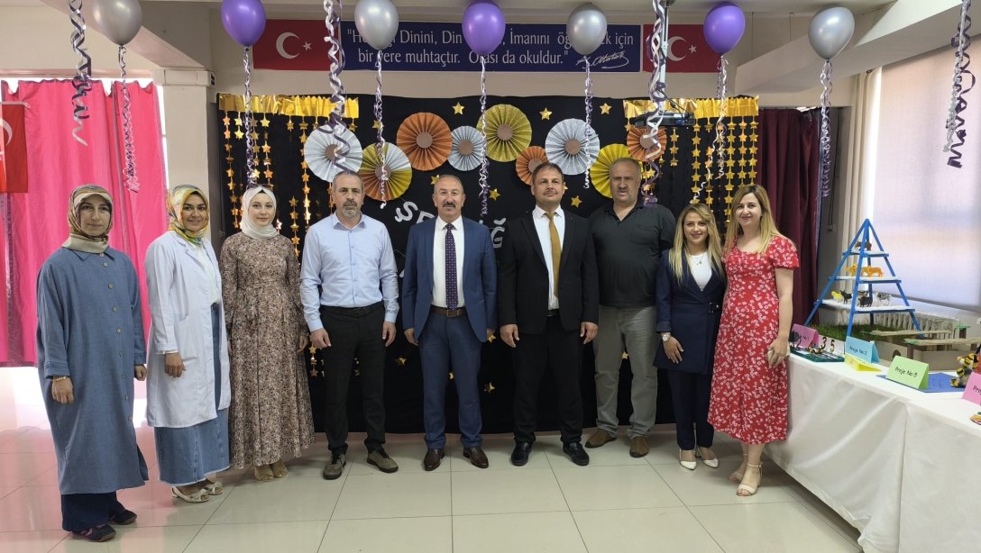 İlçe Millî Eğitim Müdürümüz Sn İlker Akdoğan, Naci Baydemir AİHL Yıl Sonu Sergisi'ne katıldılar.