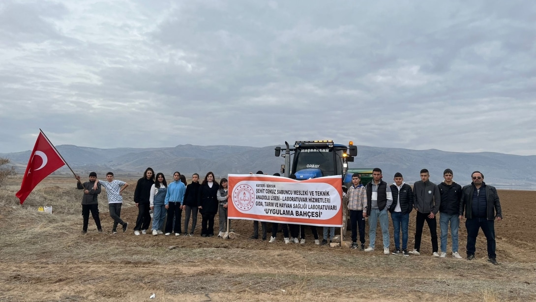 Şehit Cengiz Sabuncu Mesleki ve Teknik Anadolu Lisesi Tarım Ekim Uygulaması