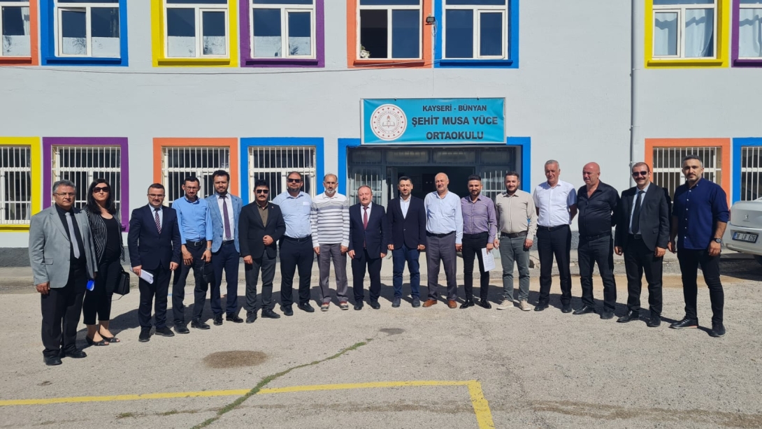 İLÇE MİLLİ EĞİTİM MÜDÜRÜMÜZ YAŞAR ÖZTÜRK İLÇEMİZDE GÖREV YAPAN ORTAOKUL MÜDÜRLERİYLE BİR ARAYA GELDİ.