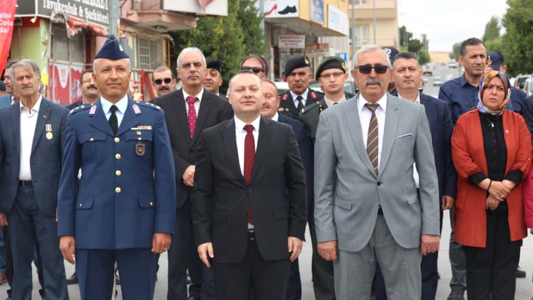 ''19 EYLÜL GAZİLER GÜNÜ'' ANMA PROGRAMINA KAYMAKAMIMIZ SAYIN YÜCEL ERDEM'İN ÖNDERLİĞİNDE ATATÜRK ANITINA ÇELENK SUNMA TÖRENİ GERÇEKLEŞTİRİLDİ.